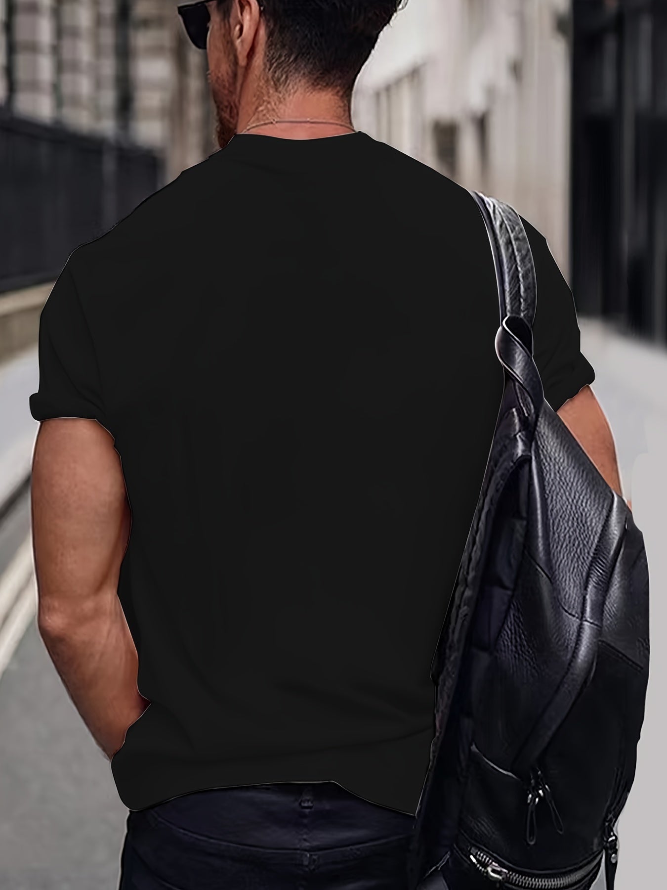 Large Men's Gun And Letter Graphic Printed T-shirt