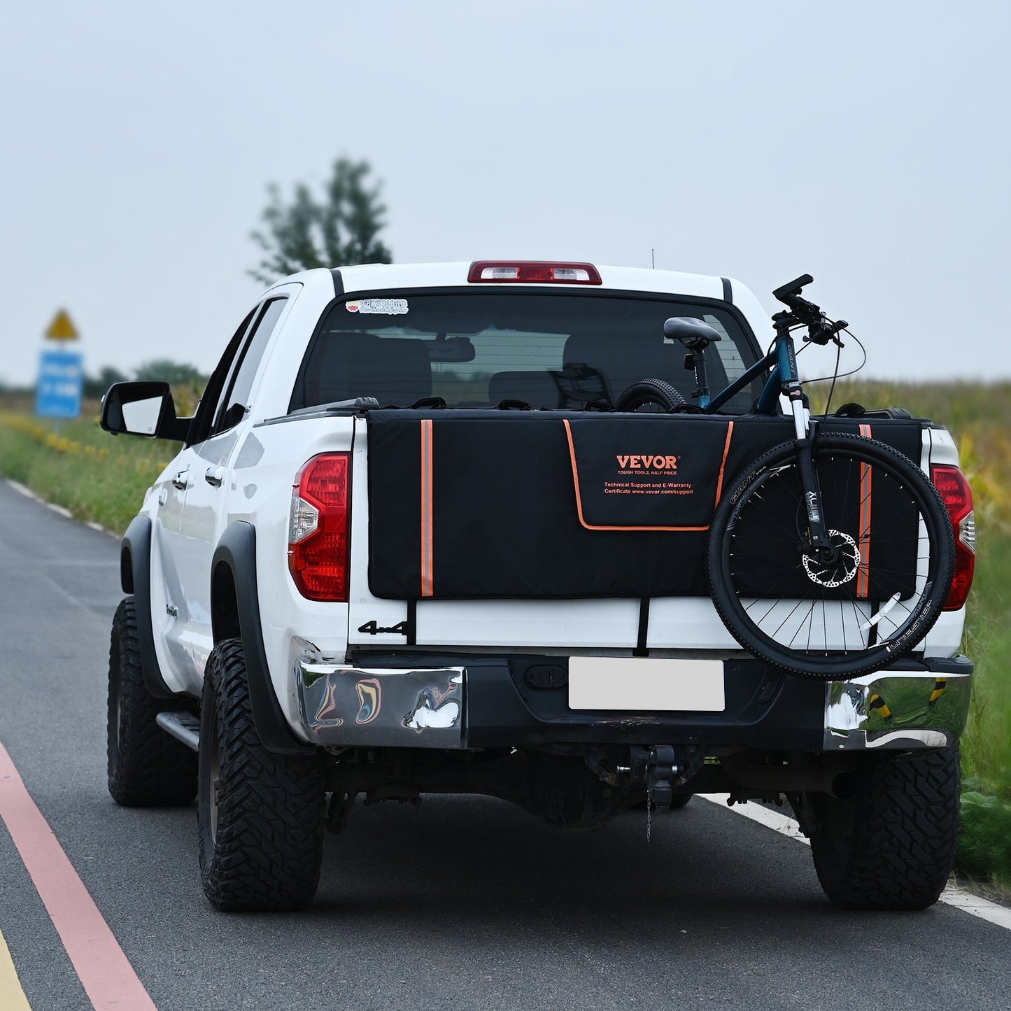 VEVOR 62-inch Tailgate Pad 6-Bike Pickup Truck Bed Tailgate Pad Protector Cover